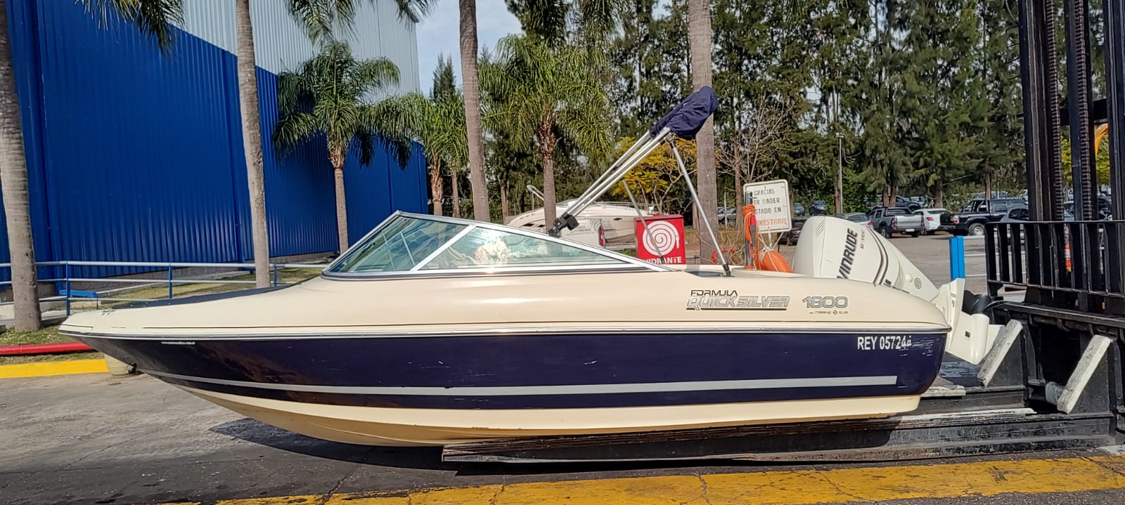 Quiksilver 1800 2011 Evinrude etec 150